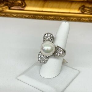 Elegant Pearl & Crystal Flower Ring - Silver-Tone Statement Jewelry